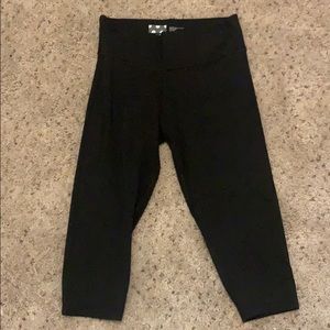 Cropped black leggings